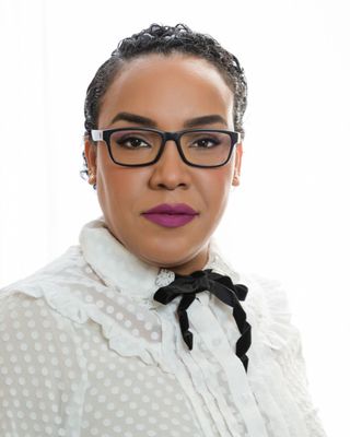 Photo of Gabrielle Sharples, Psychotherapist, MSc, PNCPS Acc.