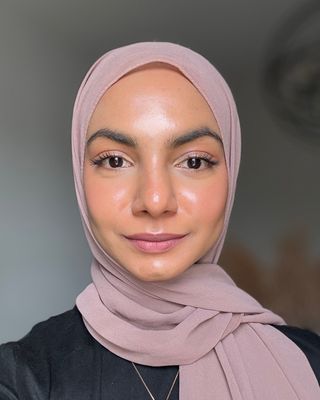 Photo of Yasmeen Mohsin, Registered Psychotherapist (Qualifying), MACP, BSc, BA