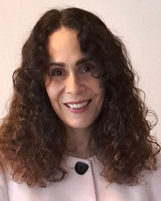 Photo of Joanne Wainer, Psychotherapist, MA, MBACP Accred