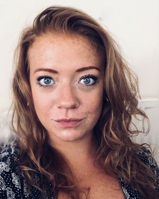 Photo of Ellie Davies, Psychotherapist, MSc, MBACP