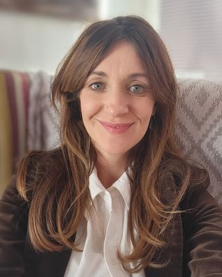 Photo of Lynda Wakefield, Psychotherapist, MSc, Pre-Accredited Member IACP