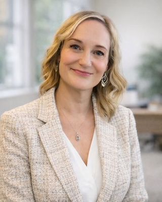 Photo of Melanie Lee - EMDR • Trauma • DBR • Couples • C-PTSD, Registered Psychotherapist, MA, MEd, RP