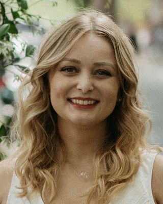 Photo of Elise Chaky, Clinical Social Work/Therapist, LMSW, MT-BC