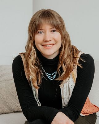 Photo of Carly Lo, Counsellor, MPS, CCC