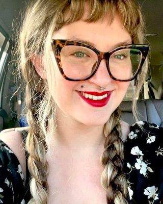 Photo of Zoey Anger, Clinical Social Work/Therapist, MSW, LLMSW