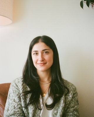 Photo of Stephanie Rajabi, Registered Psychotherapist in Montréal, QC