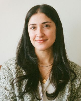 Photo of Stephanie Rajabi, Registered Psychotherapist in Notre-Dame-de-Grâce, Montréal, QC