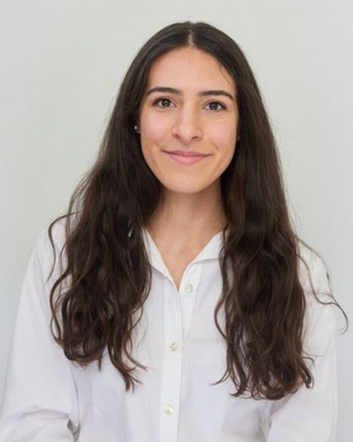Photo of Annie Szalkai - Annie Szalkai | Anxiety, Stress & Self-Esteem, Registered Psychotherapist (Qualifying), BA, MACP