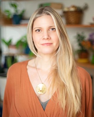 Photo of Allison Renée Juszkiewicz, Licensed Master Social Worker, LMSW, E-RYT