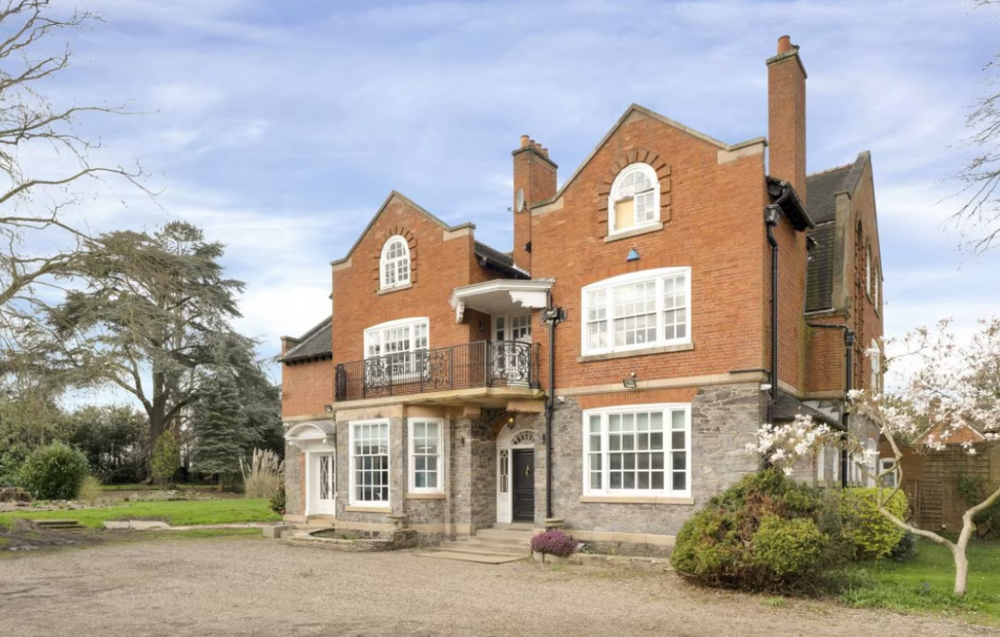I practice in Quorn, in a quiet setting within 2 acres of peaceful gardens, offering in-person and online therapy.