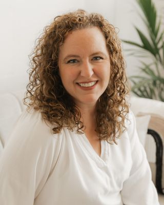 Photo of Ilona Farry, Registered Psychotherapist (Qualifying), BA, RHN, MACP