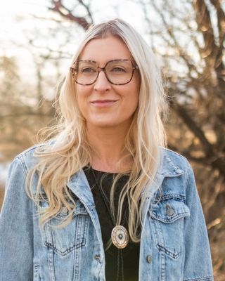 Photo of Lindsay Bishop - Higher Sights - Medication, Therapy, EMDR, Clinical Social Work/Therapist, MSW, LSW