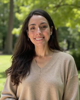 Photo of Aly Quinones, Marriage & Family Therapist, LMFT