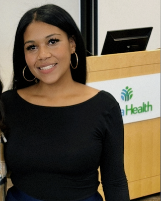 Photo of Adriana Quinones, Pre-Licensed Professional, MA, RYT200