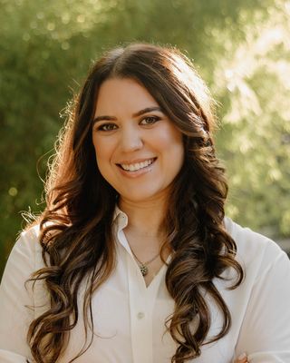 Photo of Dr. Emily El-Oqlah, Psychologist, PhD