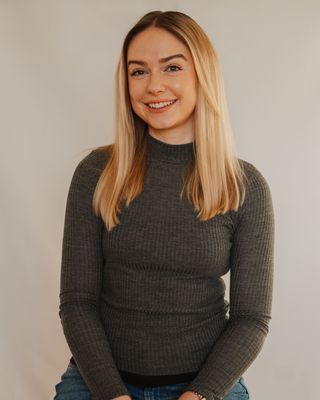 Photo of Jade Cox, Psychotherapist, MSc, MBABCP
