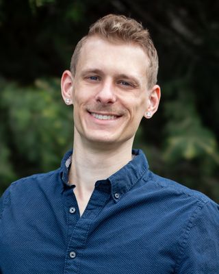 Photo of Noah Menlo, Clinical Social Work/Therapist, LLMSW